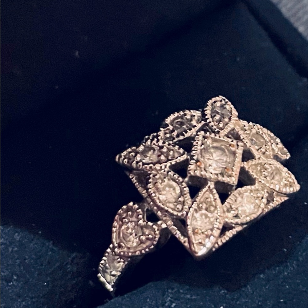 Vintage feel costume ring size 6 . Silver plated